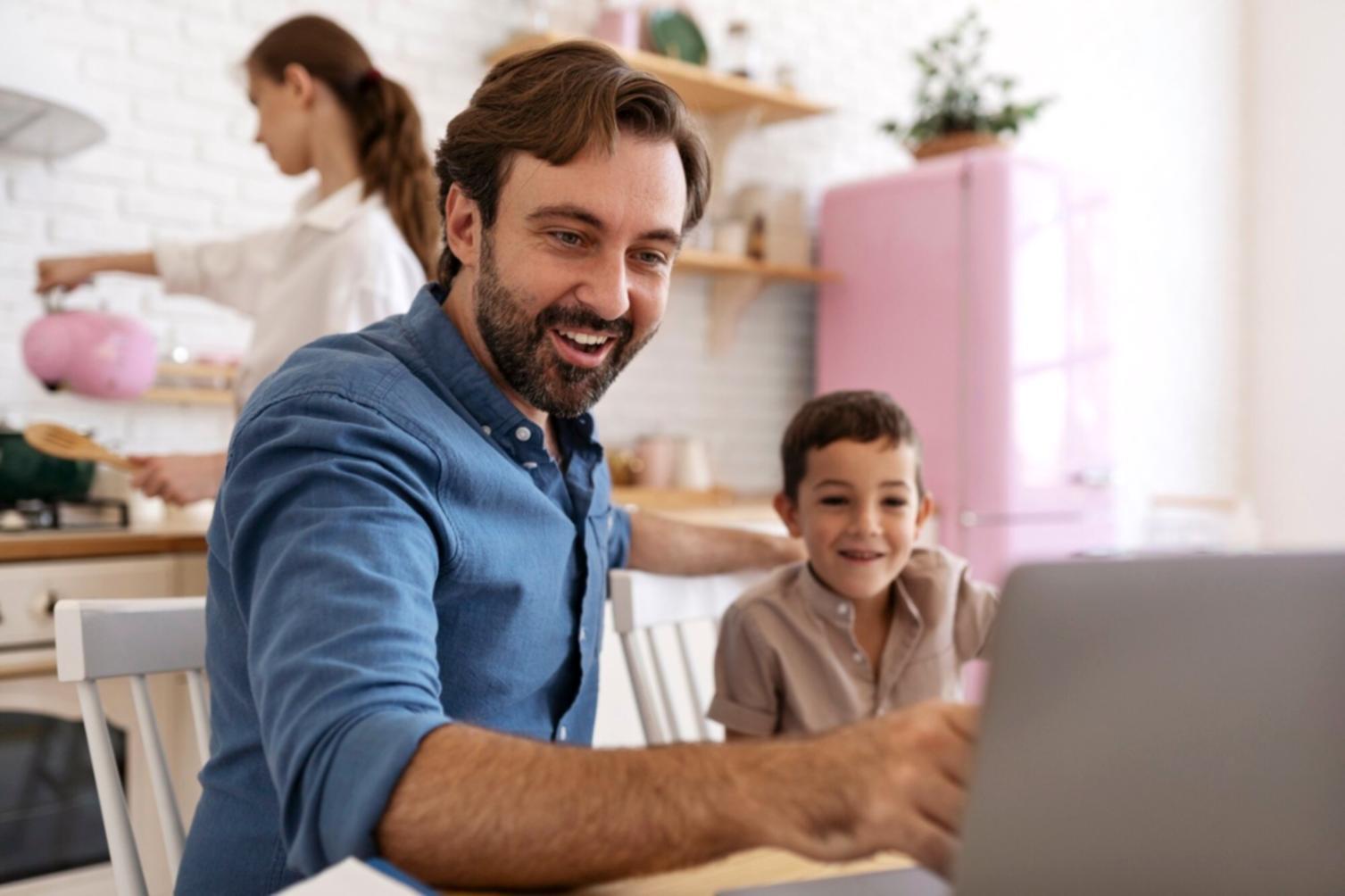 Gruppe von Menschen in friedlicher Meditation im Freien